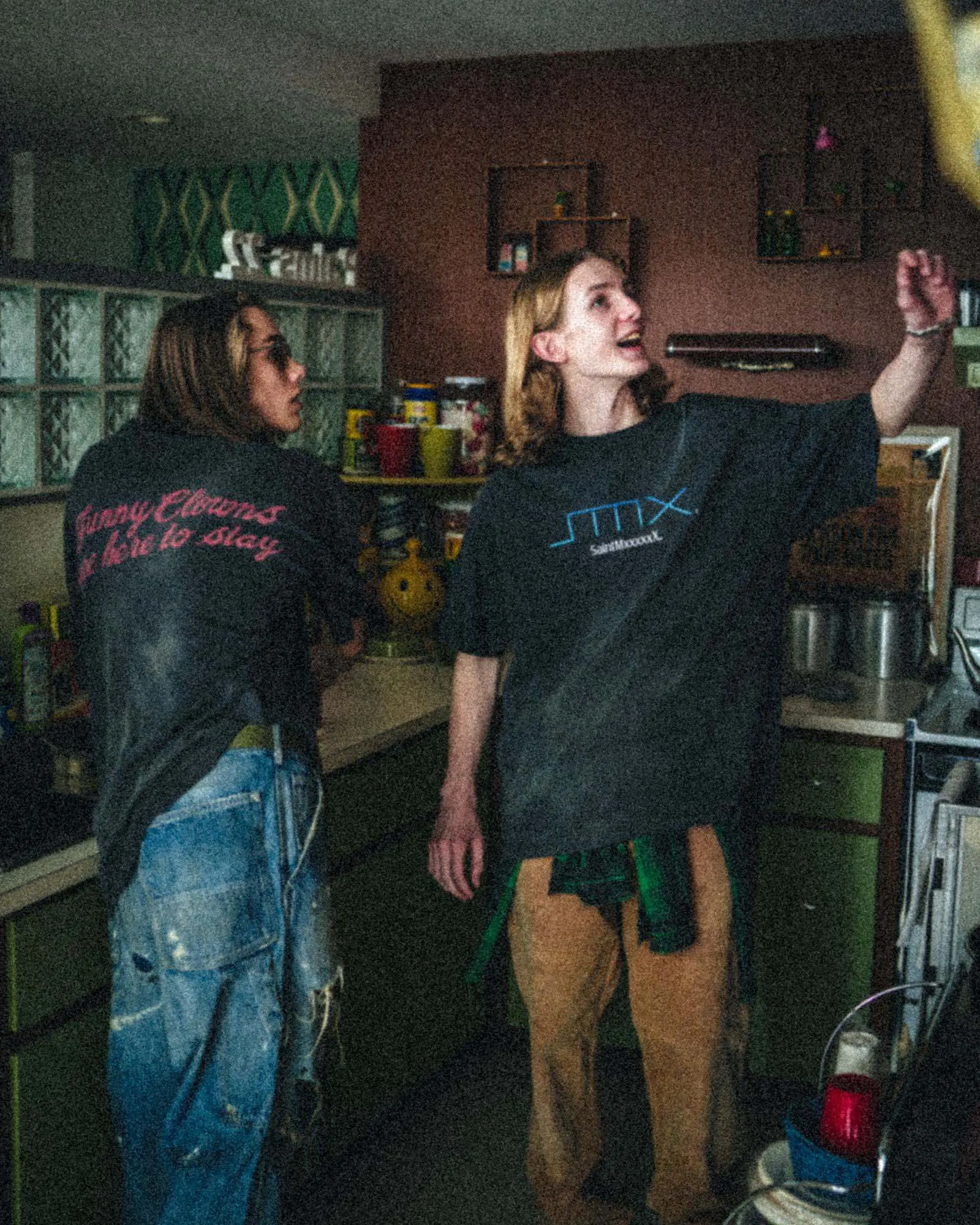 SAINT Mxxxxxx SM6 TEE/BLK latest model SM6 basic LOGO printed TEE, washed black S-XL, garment dyeing, heavy washing to make old, hanging holes, highly restored original printing, correct with anti-counterfeiting angel mark